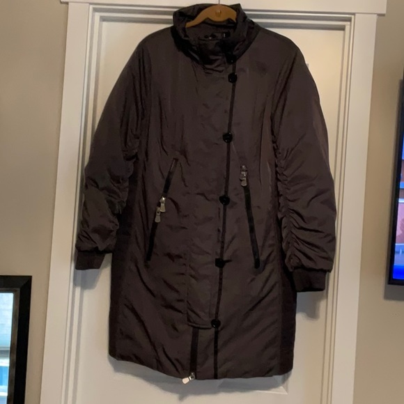 Yest Brown Puffer Coat. New condition,       Size 10. - Picture 6 of 6